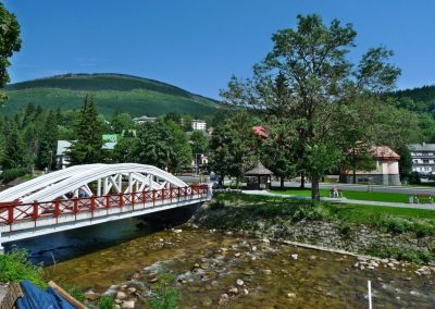 Špindlerův mlýn cca 8km.